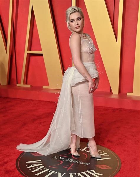 florence pugh titties|Florence Pugh dévoile ses mamelons sur le tapis rouge et ...